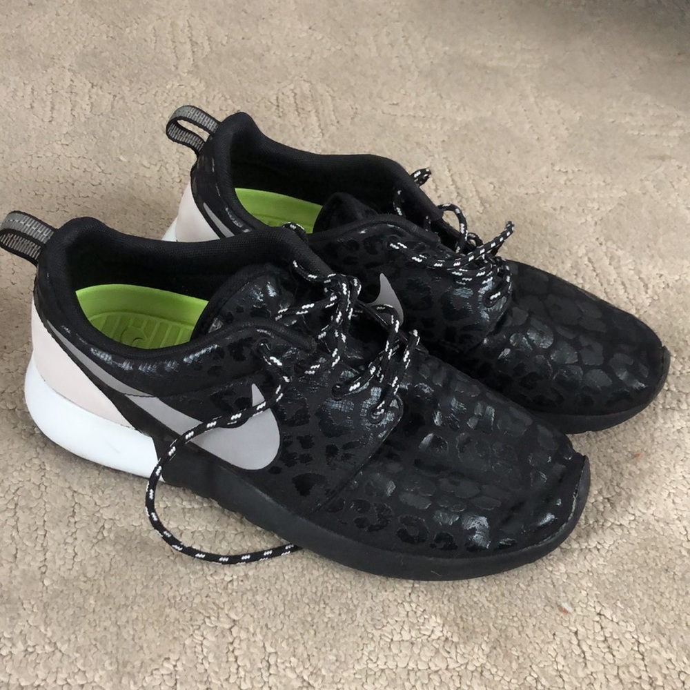 Women’s Nike cheetah Roshe Run